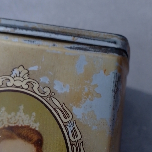 Vintage Coronation June 1953 Queen Ezliabeth II Tin Box Fox's Glacier Mints - Picture 9 of 11